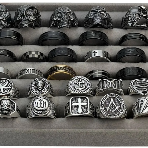 Assortment of Men's Rings - Picture 1 of 3